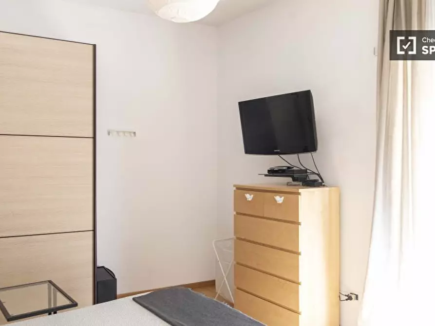 Immagine 4 di Camera condivisa in affitto  in Via Corrado Segre a Roma