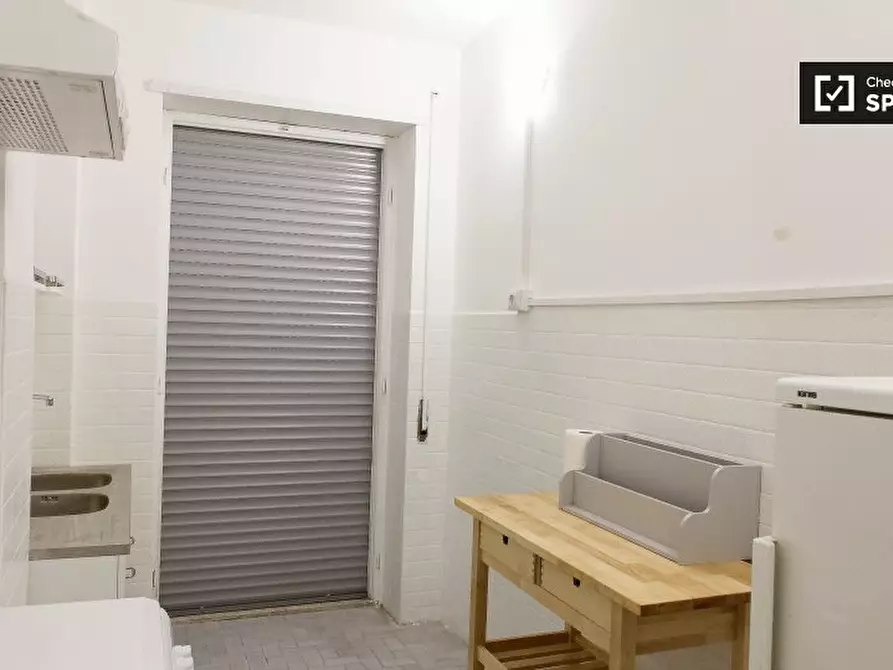 Immagine 11 di Camera condivisa in affitto  in Via Paola Falconieri a Roma