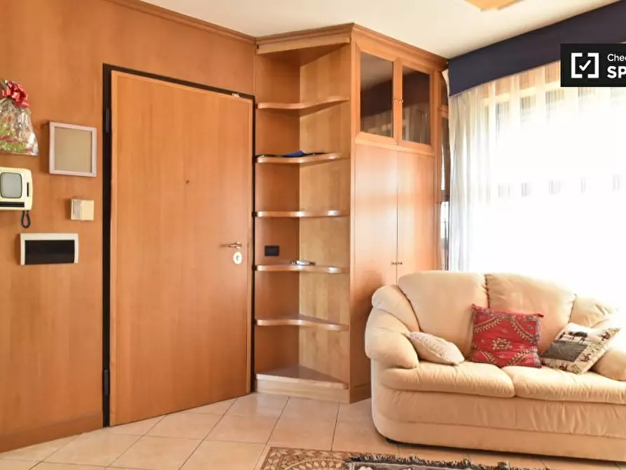 Immagine 3 di Camera condivisa in affitto  in Via Tullio Garbari, 00125 Roma RM, Italy a Roma