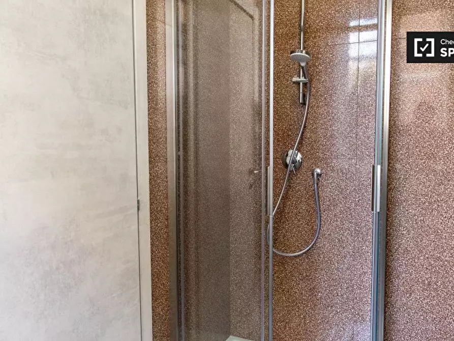 Immagine 6 di Camera condivisa in affitto  in Via Lima a Roma