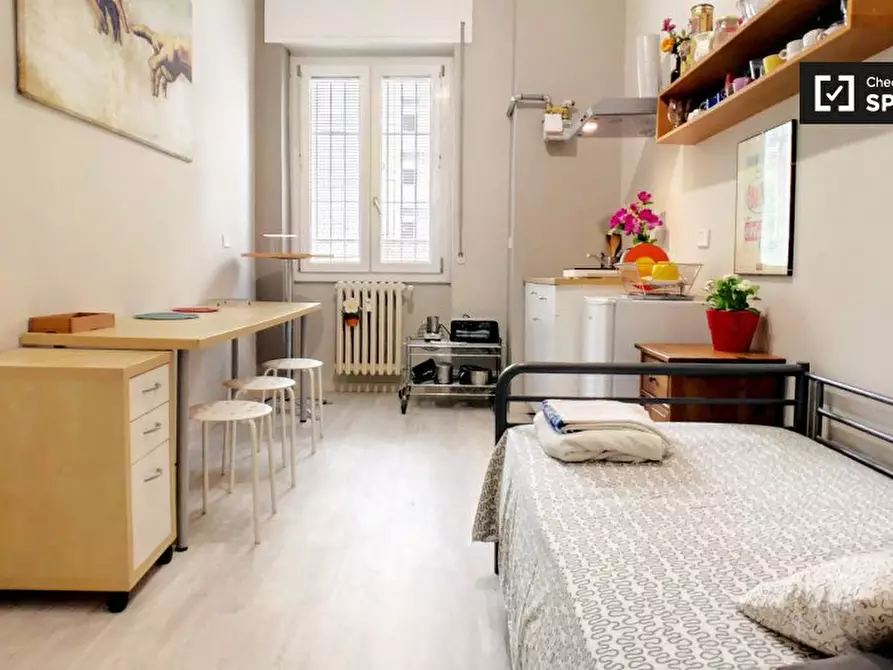 Immagine 2 di Camera condivisa in affitto  in Viale Famagosta, 20142 Milano MI, Italy a Milano