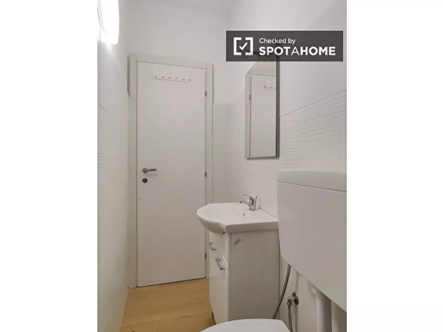 Immagine 11 di Camera condivisa in affitto  in Via Chiari a Milano