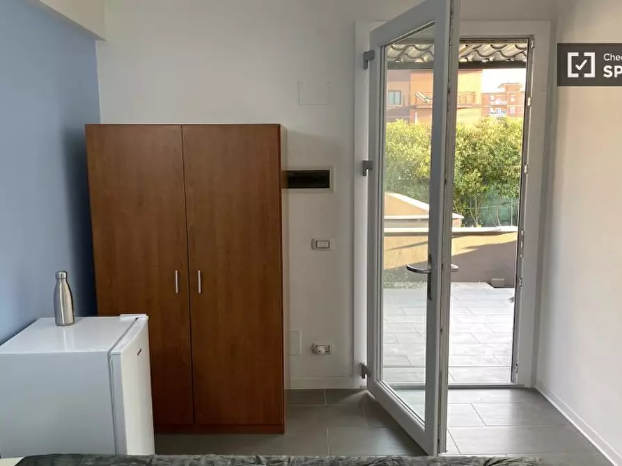 Immagine 4 di Camera condivisa in affitto  in Via di Carcaricola a Roma