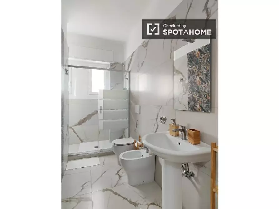 Immagine 19 di Camera condivisa in affitto  in Via delle Forze Armate a Milano