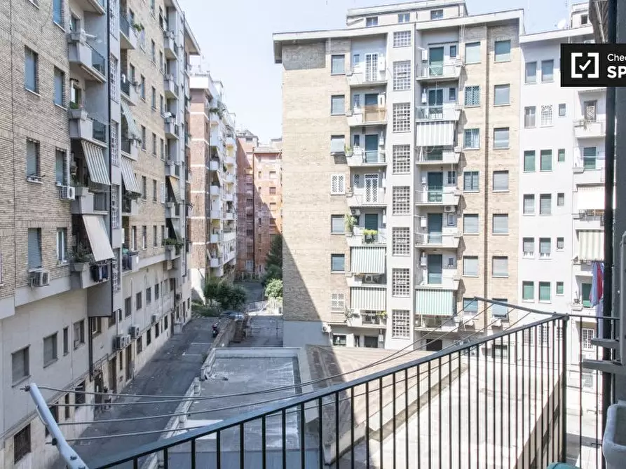 Immagine 13 di Camera condivisa in affitto  in Via dei Campi Flegrei a Roma