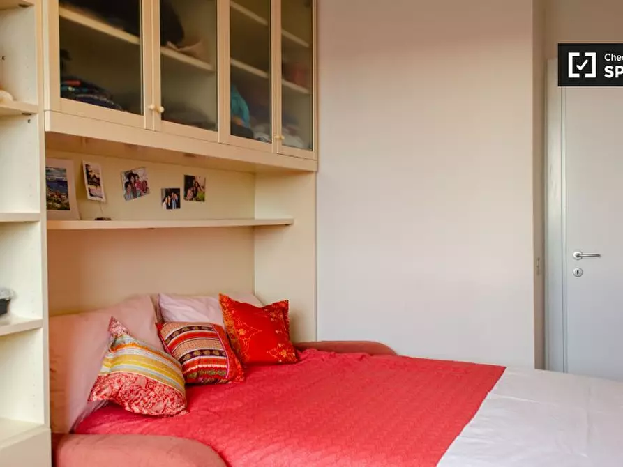 Immagine 3 di Camera condivisa in affitto  in Via Benedetto Croce, 00142 Roma RM, Italy a Roma