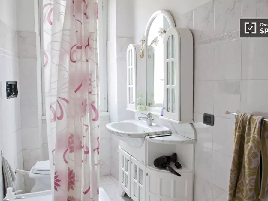 Immagine 15 di Camera condivisa in affitto  in Via dei Noci a Roma