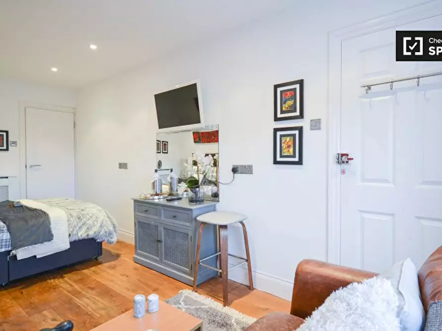 Immagine 3 di Ufficio in affitto  in Burnell Ave, Richmond TW10, UK a Richmond