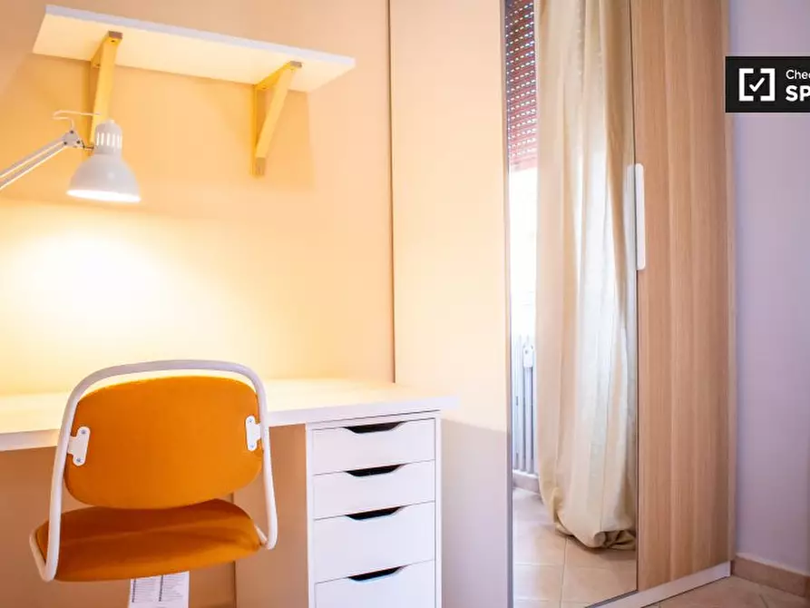 Immagine 2 di Camera condivisa in affitto  in Via Guglielmo Albimonte a Roma