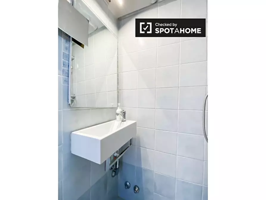 Immagine 6 di Camera condivisa in affitto  in Via Matteo Boiardo a Roma