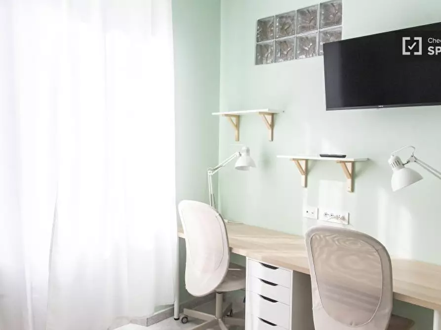 Immagine 2 di Camera condivisa in affitto  in Via dei Frassini a Roma