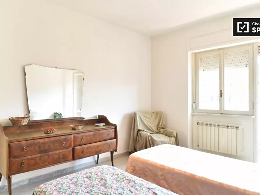 Immagine 4 di Camera condivisa in affitto  in Via Sandro Sandri a Roma