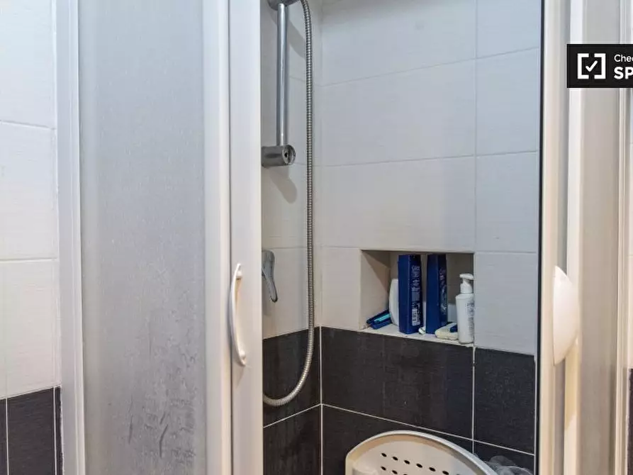Immagine 6 di Camera condivisa in affitto  in Via Giovanni Amendola a Roma
