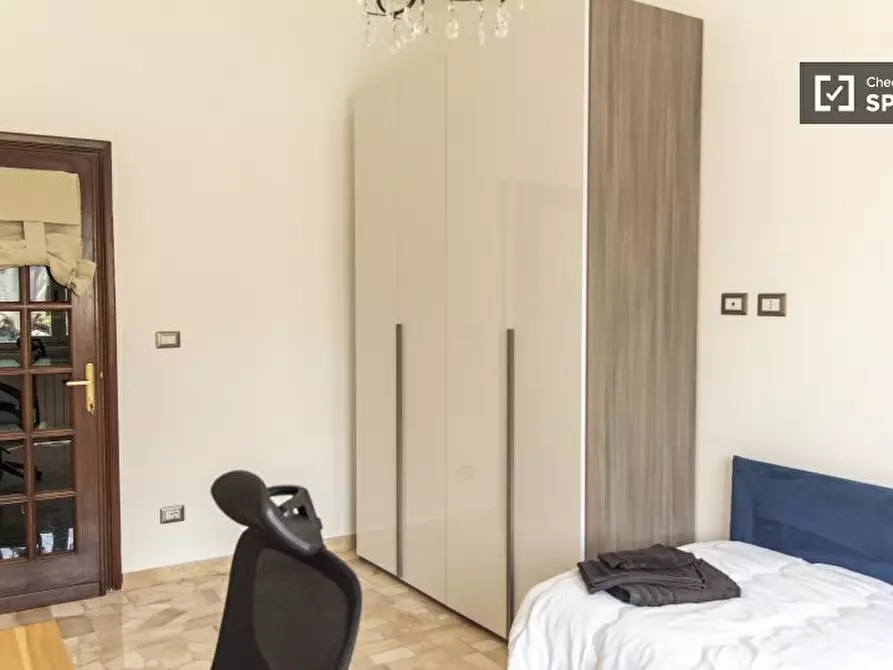 Immagine 2 di Camera condivisa in affitto  in Piazza Alfonso Neuschuler a Roma