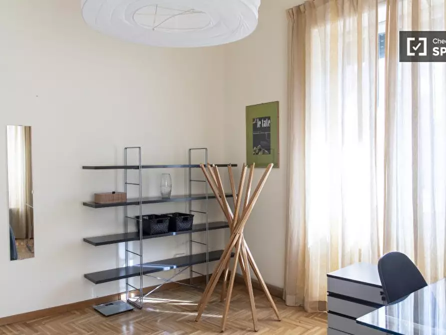 Immagine 19 di Camera condivisa in affitto  in Piazza Vescovio a Roma