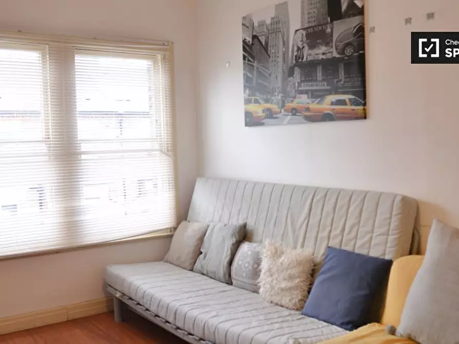 Immagine 6 di Appartamento in affitto  in Glengall Rd a Camden Town