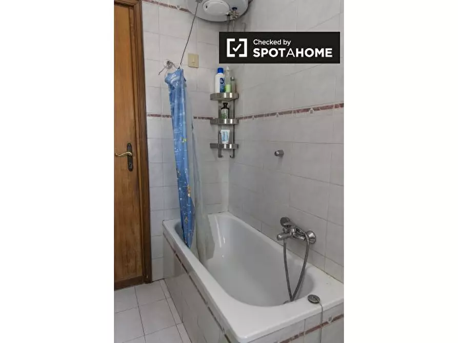 Immagine 12 di Camera condivisa in affitto  in Via Bartolomeo Colleoni a Roma