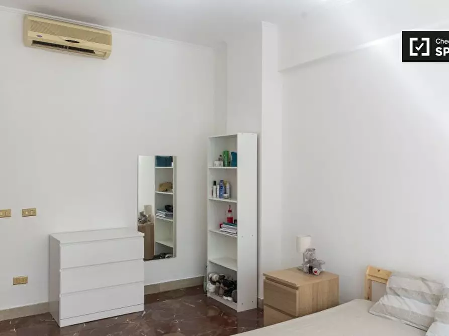 Immagine 3 di Camera condivisa in affitto  in Via Tito Omboni a Roma