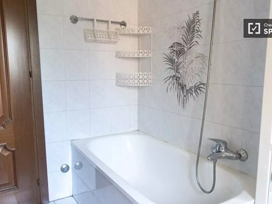 Immagine 4 di Camera condivisa in affitto  in Via Aurelio Mistruzzi a Roma