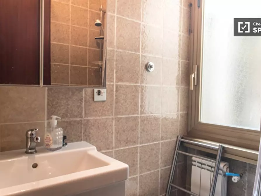 Immagine 8 di Camera condivisa in affitto  in Via Caprese a Roma