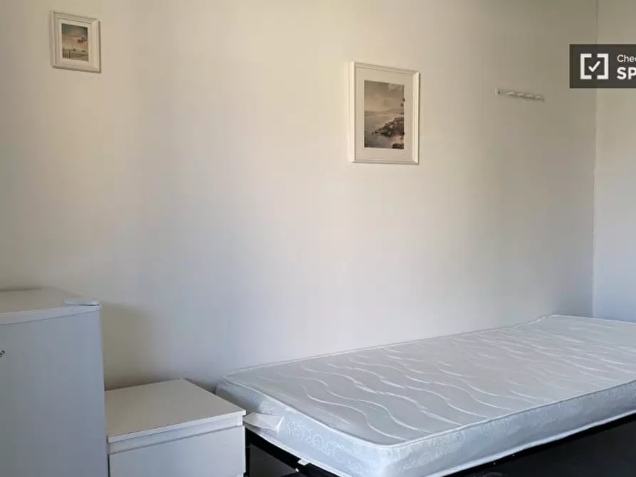 Immagine 2 di Camera condivisa in affitto  in Via di Carcaricola a Roma