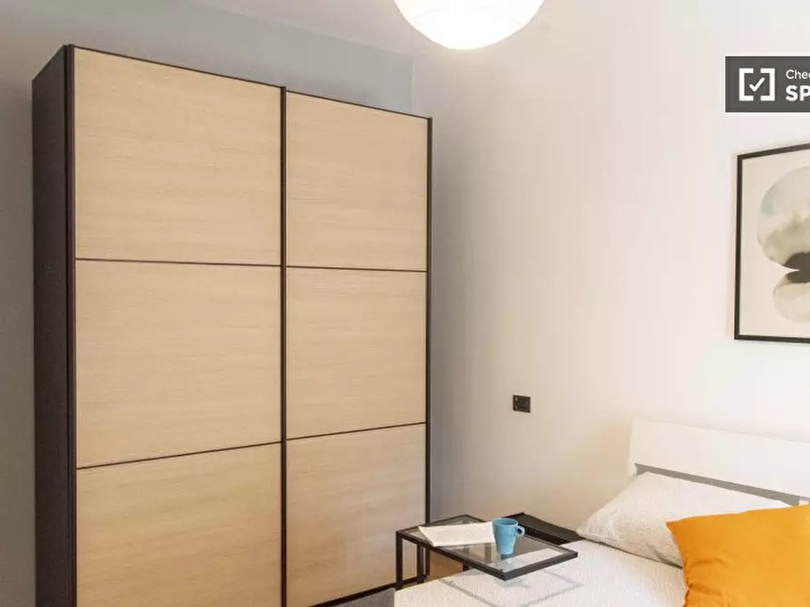 Immagine 4 di Camera condivisa in affitto  in Via Corrado Segre a Roma