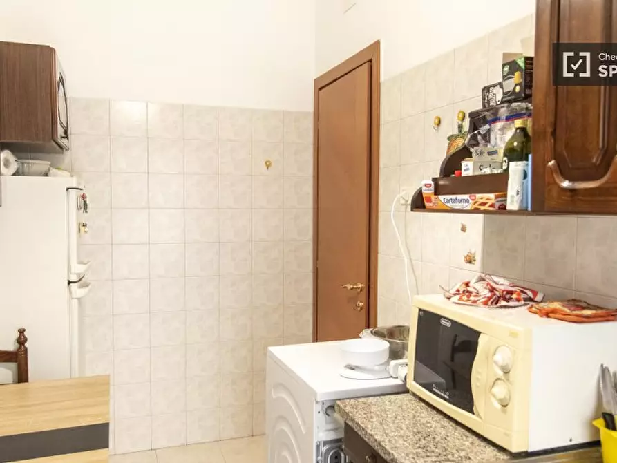 Immagine 15 di Camera condivisa in affitto  in Via Genzano a Roma