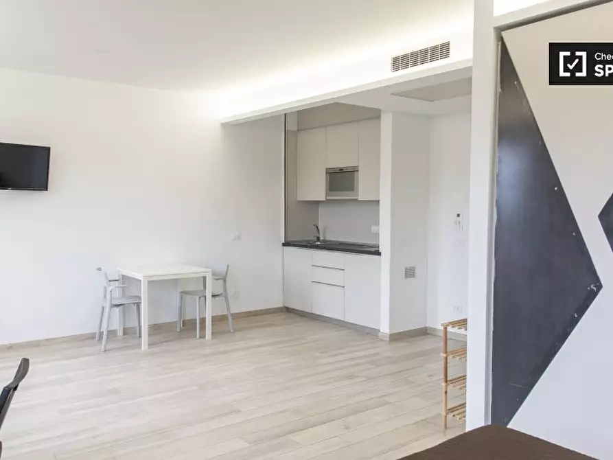 Immagine 5 di Appartamento in affitto  in Via di Acqua Bullicante a Roma