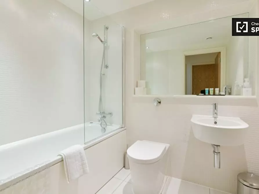 Immagine 11 di Appartamento in affitto  in Lanterns Way, Isle of Dogs, London E14 9JH, UK a Poplar