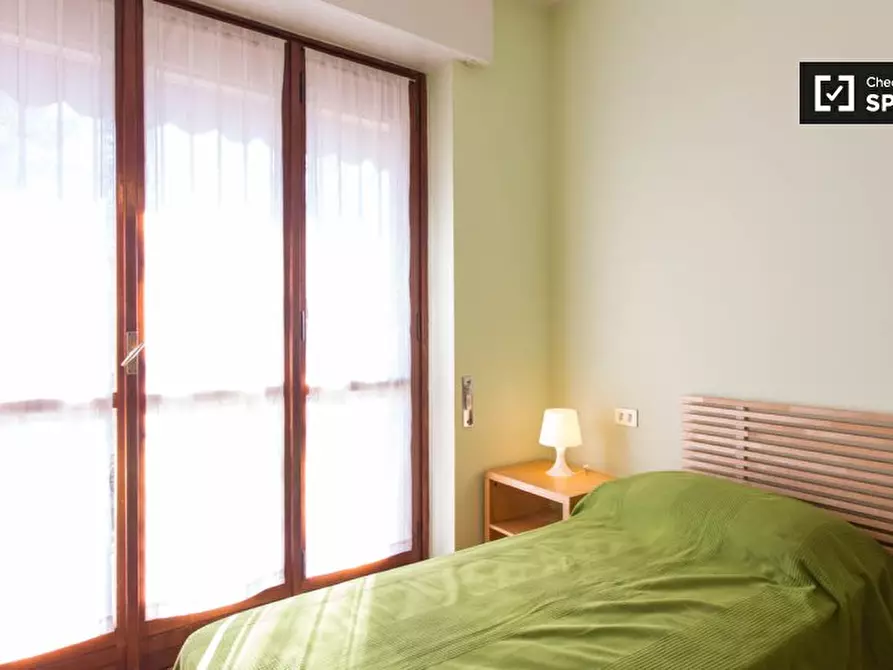 Immagine 2 di Camera condivisa in affitto  in Via Bari, 20143 Milano MI, Italy a Milano