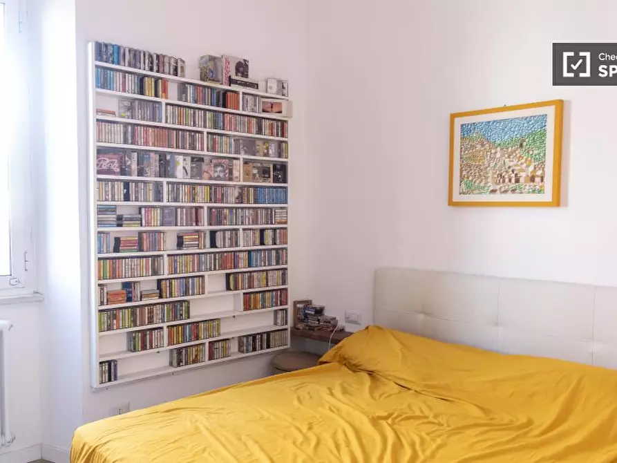 Immagine 2 di Camera condivisa in affitto  in Via Delle Azalee a Roma