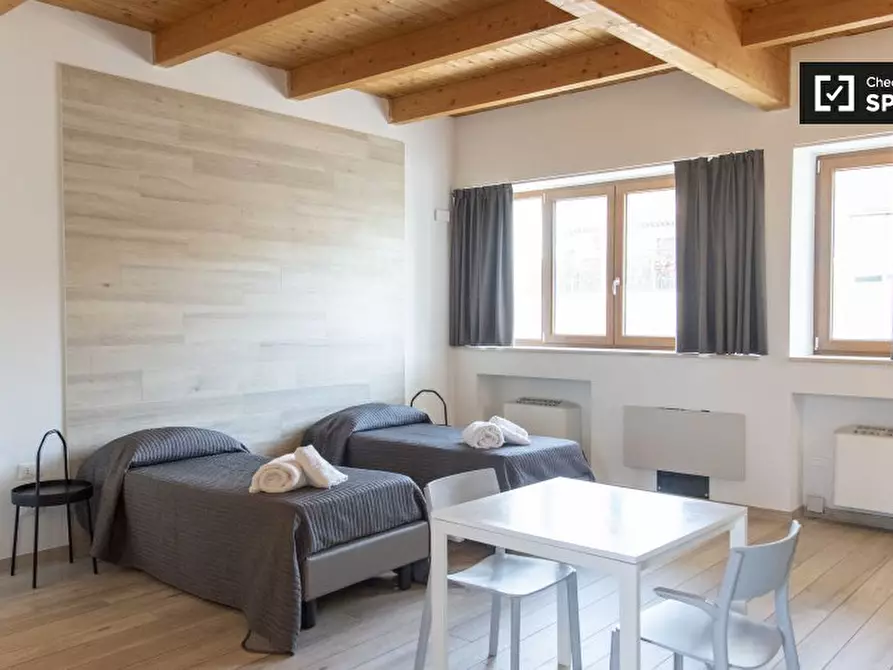 Immagine 2 di Appartamento in affitto  in Via di Acqua Bullicante a Roma