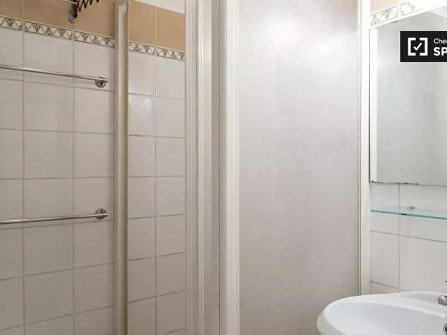 Immagine 6 di Camera condivisa in affitto  in Via Salvatore di Giacomo a Roma
