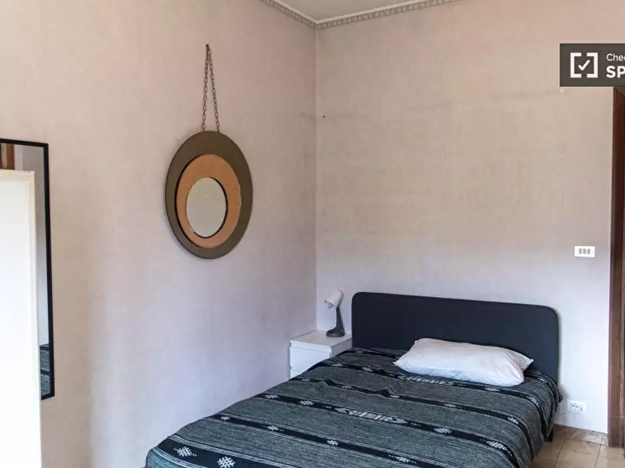 Immagine 2 di Camera condivisa in affitto  in Via Angelo Berardi a Roma