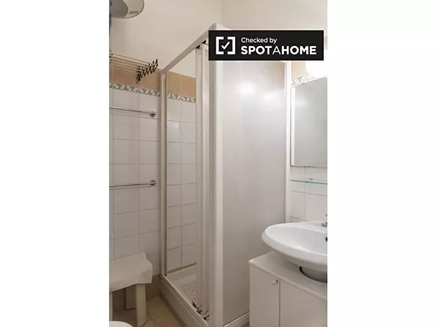 Immagine 7 di Camera condivisa in affitto  in Via Salvatore di Giacomo a Roma