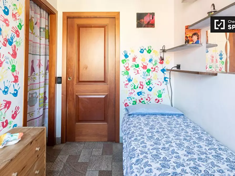 Immagine 3 di Camera condivisa in affitto  in Via dei Crispolti a Roma