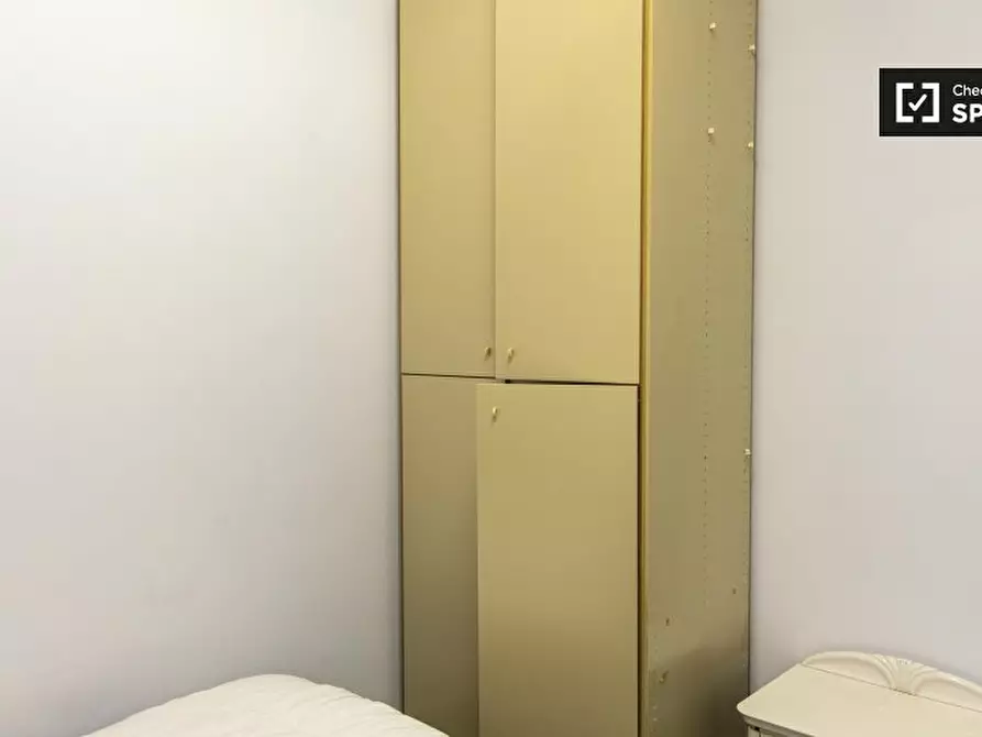 Immagine 3 di Camera condivisa in affitto  in Via Siria a Roma