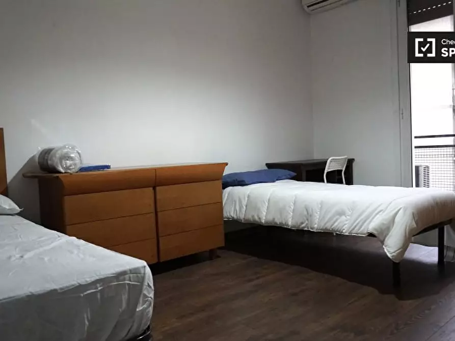 Immagine 3 di Camera condivisa in affitto  in Via Orbetello a Milano