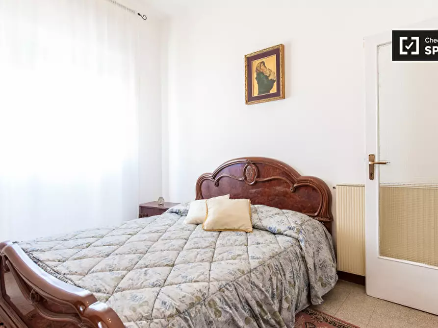 Immagine 15 di Camera condivisa in affitto  in Via Nemorense a Roma