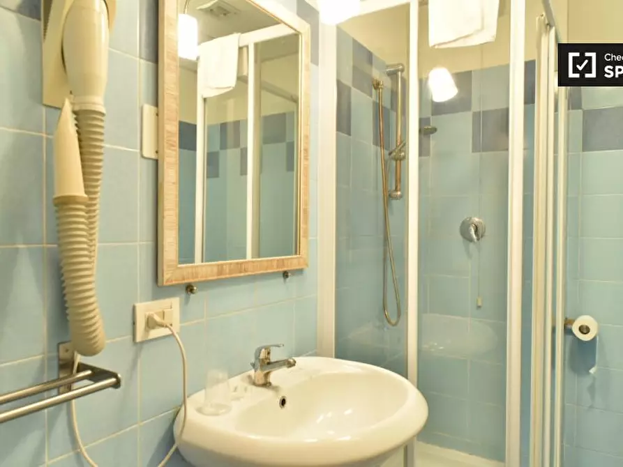 Immagine 5 di Camera condivisa in affitto  in Viale Opita Oppio, 00174 Roma RM, Italy a Roma