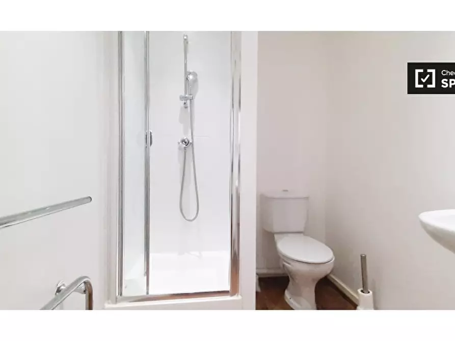 Immagine 10 di Appartamento in affitto  in Calderwood St a Eltham