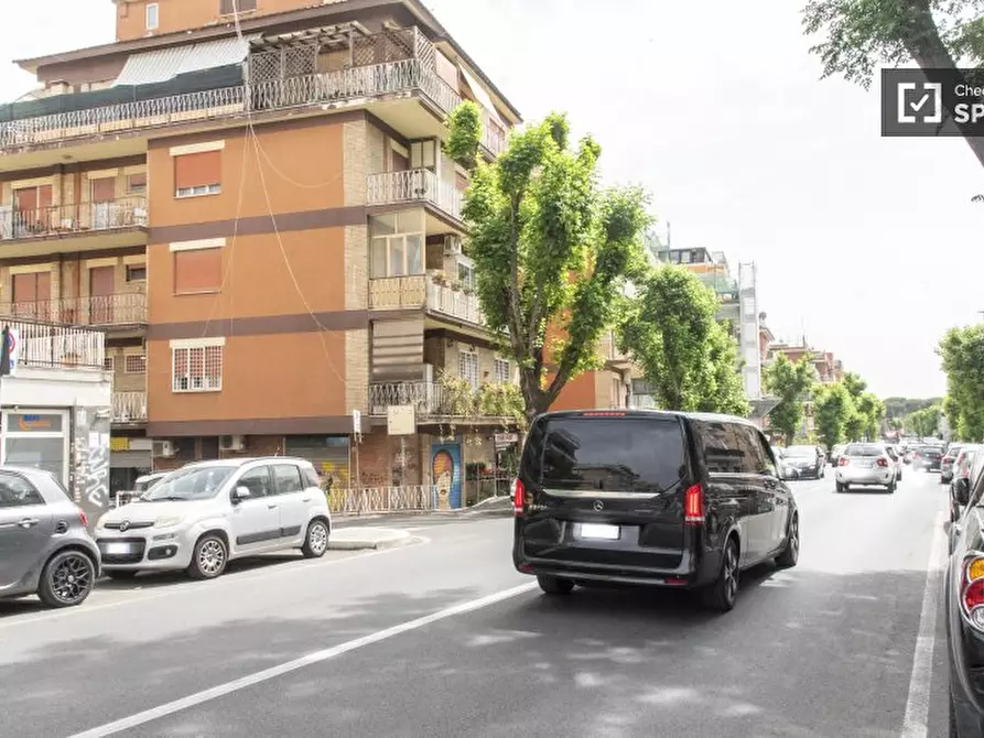 Immagine 17 di Camera condivisa in affitto  in Via di Torrevecchia a Roma