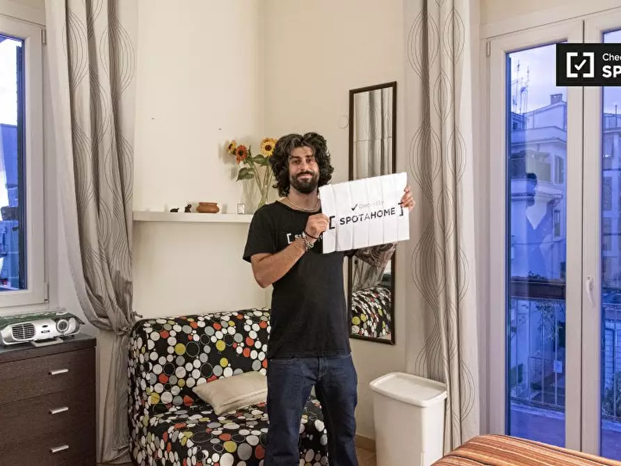 Immagine 11 di Camera condivisa in affitto  in Via dei Gelsi a Roma