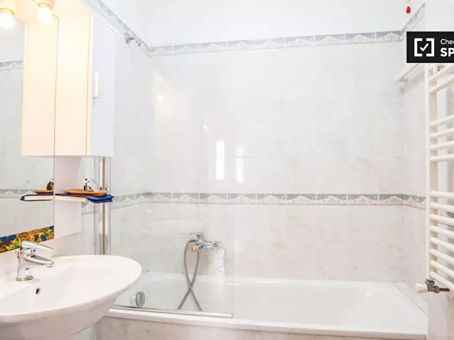 Immagine 14 di Camera condivisa in affitto  in Via Achille Capizzano a Roma