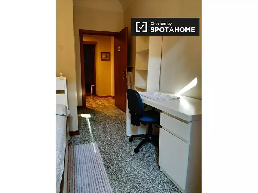 Immagine 6 di Camera condivisa in affitto  in Via Principe Amedeo a Roma