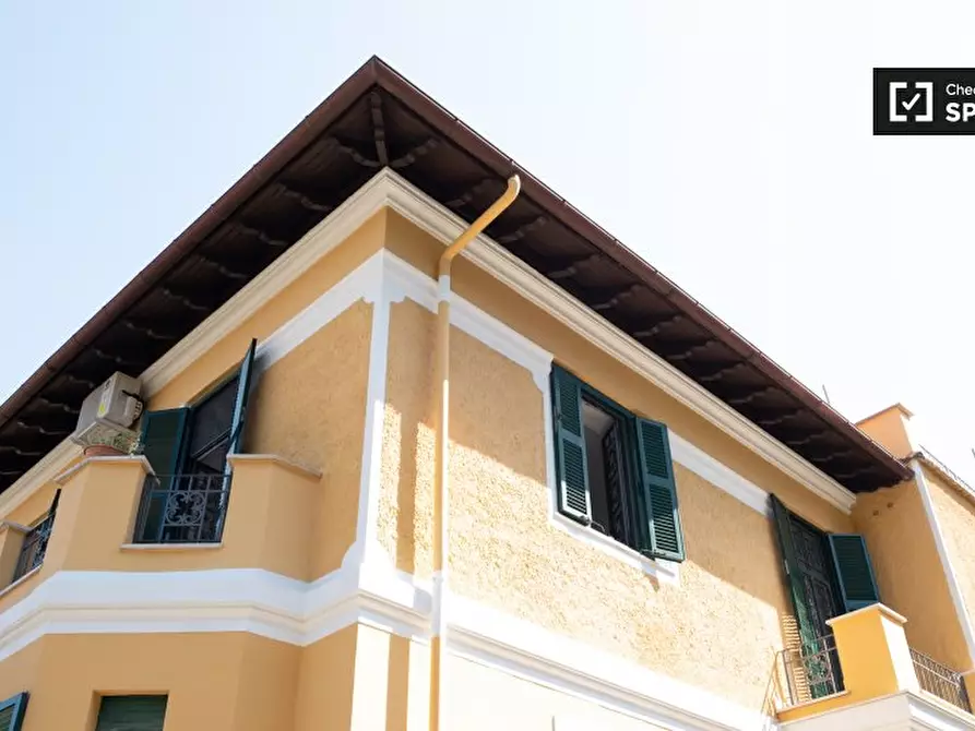 Immagine 16 di Camera condivisa in affitto  in Via dei Giovi a Roma