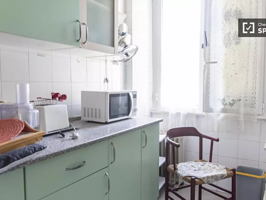 Immagine 5 di Camera condivisa in affitto  in Via Carlo Mirabello a Roma