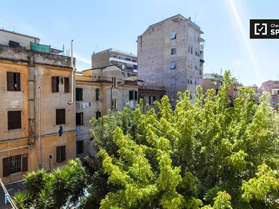 Immagine 10 di Camera condivisa in affitto  in Via Francesco Baracca a Roma