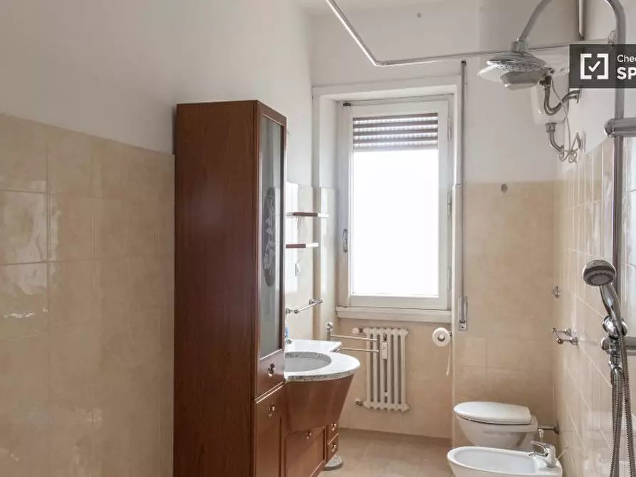 Immagine 18 di Camera condivisa in affitto  in Via Val d'Aosta a Roma