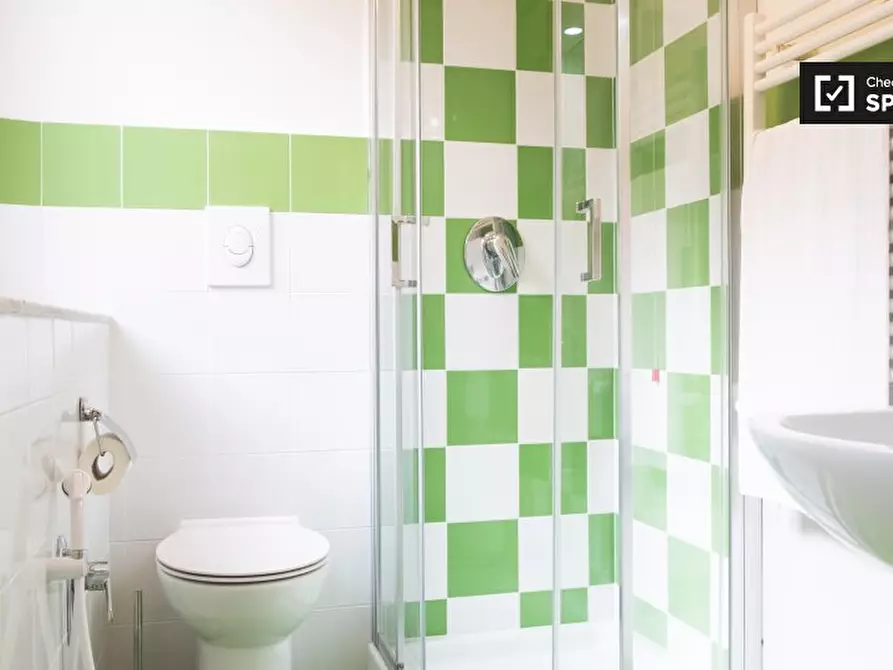 Immagine 4 di Camera condivisa in affitto  in Via dei Giovi a Roma